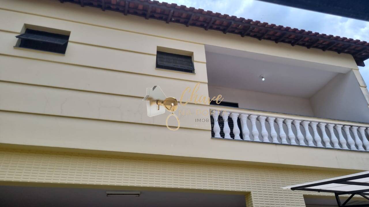 Casa, 4 quartos, 264 m² - Foto 1