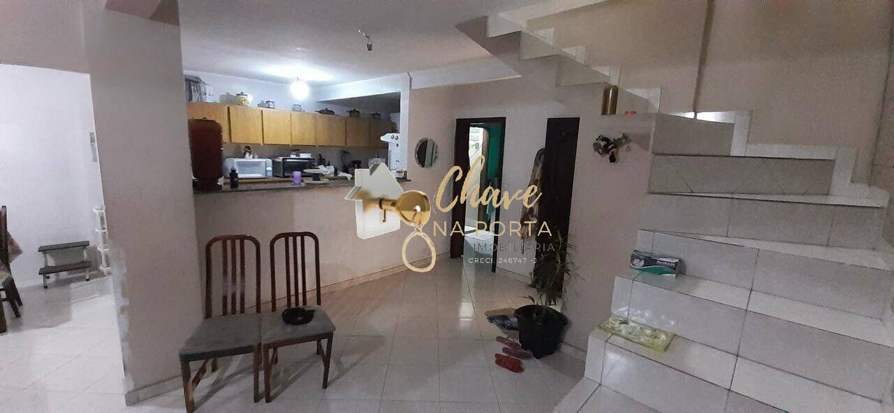 Casa, 4 quartos, 250 m² - Foto 1