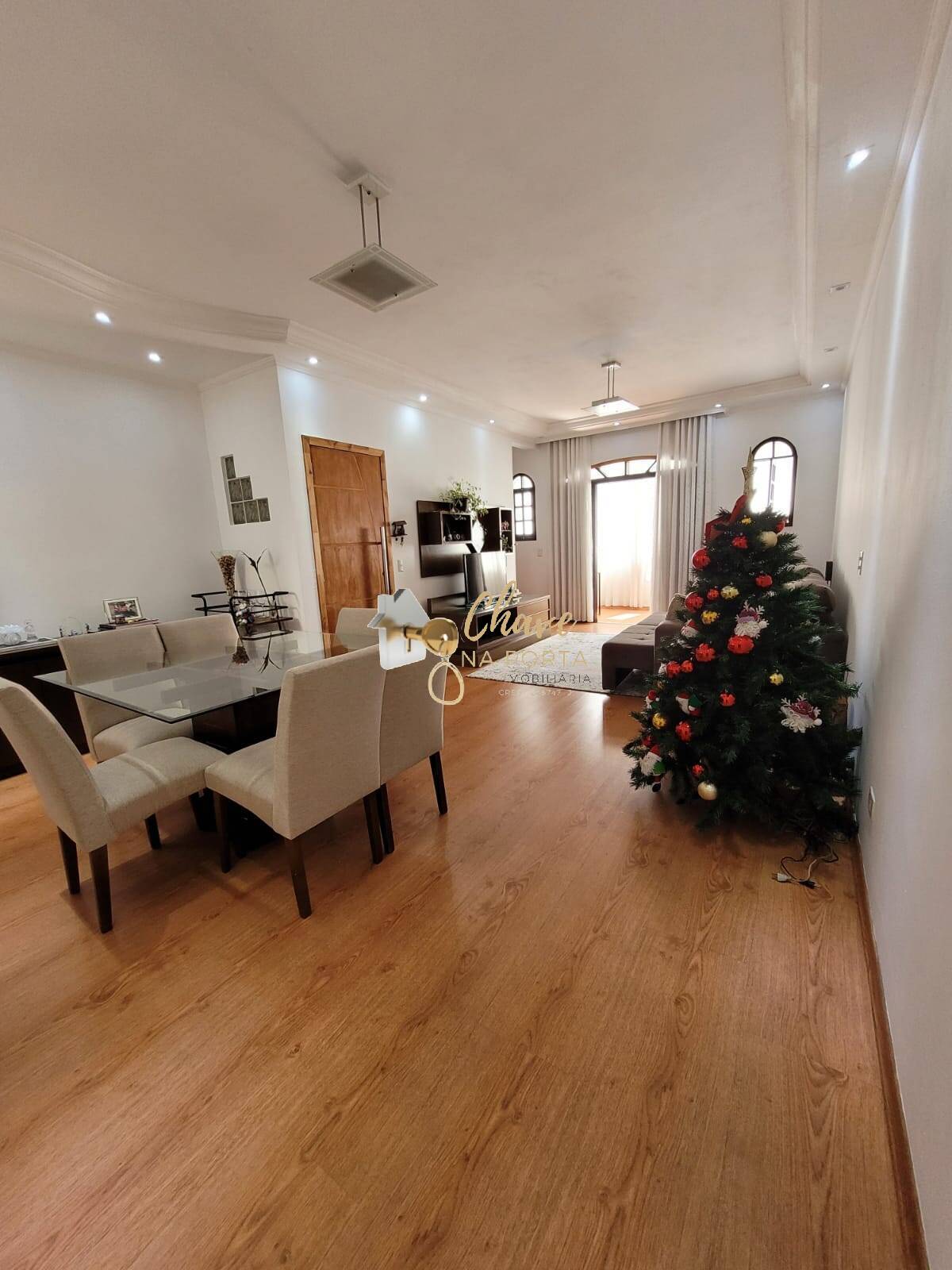 Casa, 3 quartos, 200 m² - Foto 1